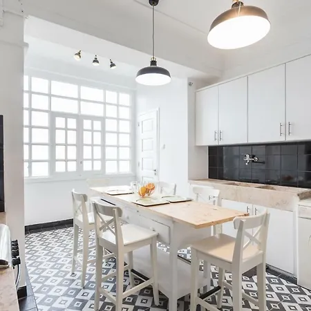 Central Palace Apartment *