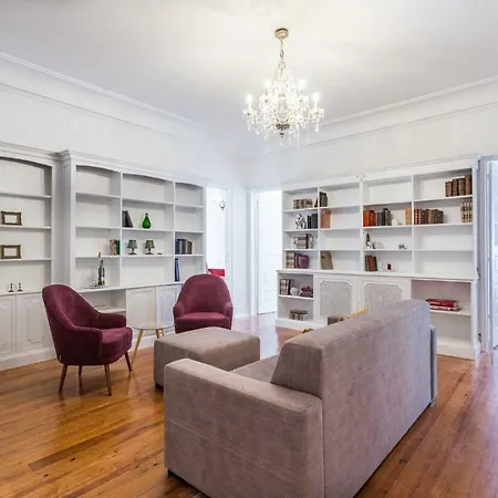 Central Palace Apartment *