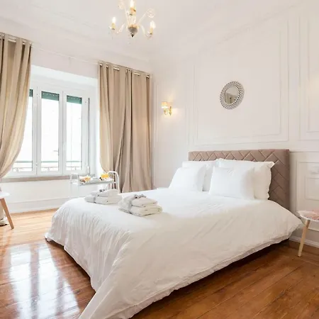 Central Palace Apartment *