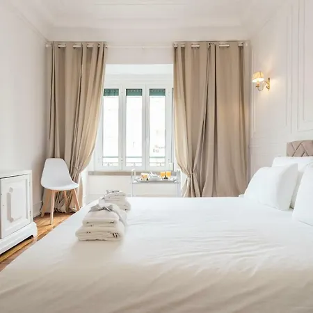 Central Palace Apartment
